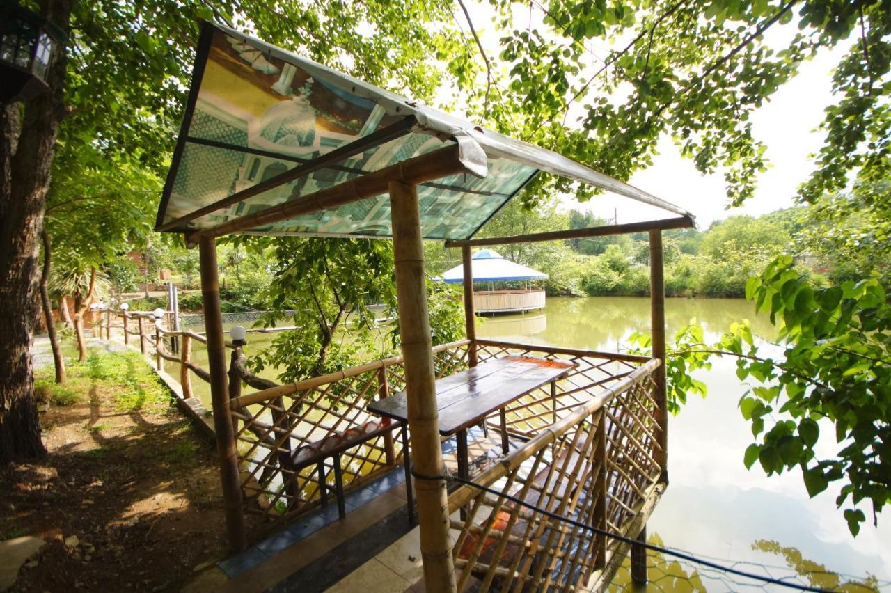 Oasis Gasamania Hotel Батуми Екстериор снимка